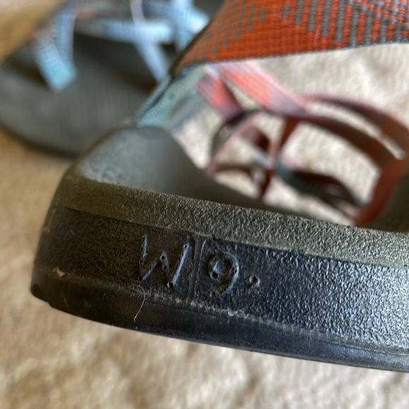 Chacos Women’s size 9 Green & Orange Sandals - Picture 5 of 6